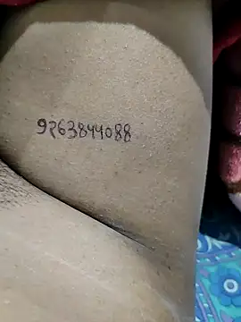 mahikumari878 online show from November 4, 2025, 8:01 pm