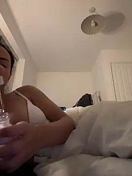 Snapshot of Bethrae25 chatting on November 10, 2025, 11:43 pm Bethrae25 online show from November 10, 2025, 11:43 pm