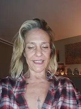 Snapshot of LittleSexyT chatting on November 6, 2025, 10:14 pm LittleSexyT online show from November 6, 2025, 10:14 pm