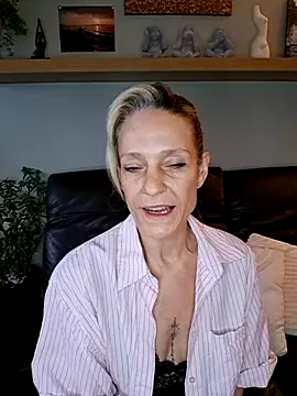 Snapshot of LittleSexyT chatting on November 14, 2025, 2:10 pm LittleSexyT online show from November 14, 2025, 2:10 pm