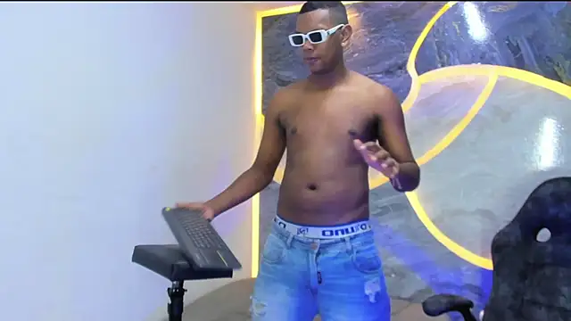 the hot boy0 online show from November 17, 2025, 11:58 am