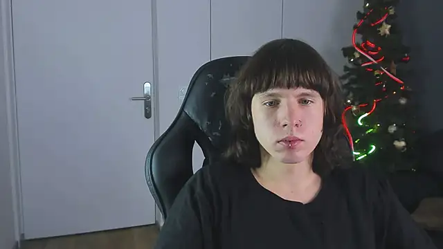 Snapshot of CutieKai_ chatting on December 21, 2025, 10:10 pm CutieKai online show from December 21, 2025, 10:10 pm