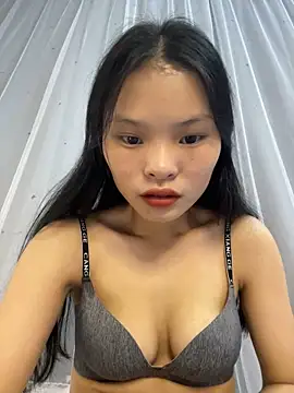 Snapshot of lung-linh chatting on November 5, 2025, 4:10 pm lung-linh online show from November 5, 2025, 4:10 pm