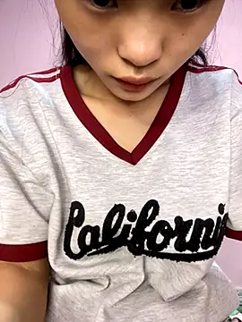 Snapshot of lung-linh chatting on December 15, 2025, 3:01 am lung-linh online show from December 15, 2025, 3:01 am