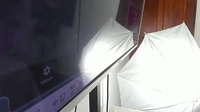 kendra london online show from April 13, 2026, 11:14 am