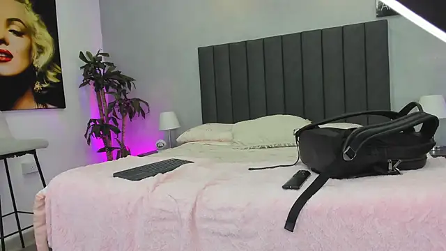 kendra london online show from April 16, 2026, 11:33 am