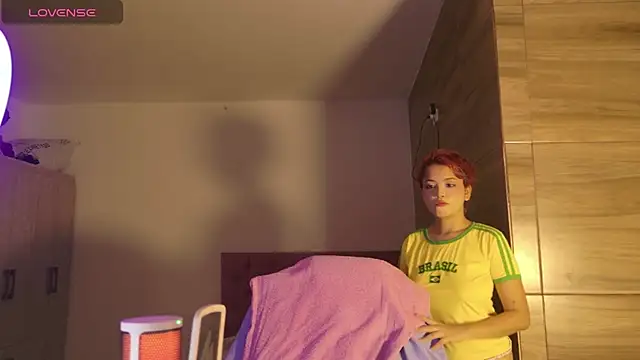 EmillieX online show from December 1, 2025, 11:49 pm