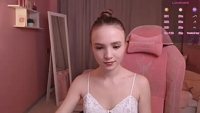 Snapshot of Adria_Arjona chatting on February 8, 2026, 7:39 am Adria Arjona online show from February 8, 2026, 7:39 am