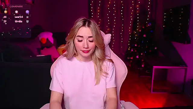 Snapshot of Rosie_Mac chatting on January 11, 2026, 11:33 pm Rosie Mac online show from January 11, 2026, 11:33 pm