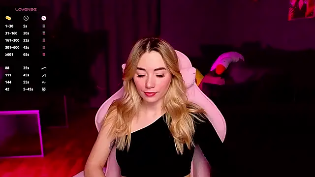 Snapshot of Rosie_Mac chatting on February 13, 2026, 2:11 am Rosie Mac online show from February 13, 2026, 2:11 am