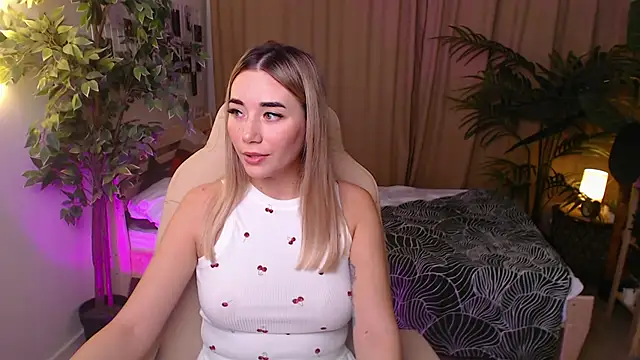 Snapshot of Rosie_Mac chatting on November 23, 2025, 1:04 am Rosie Mac online show from November 23, 2025, 1:04 am