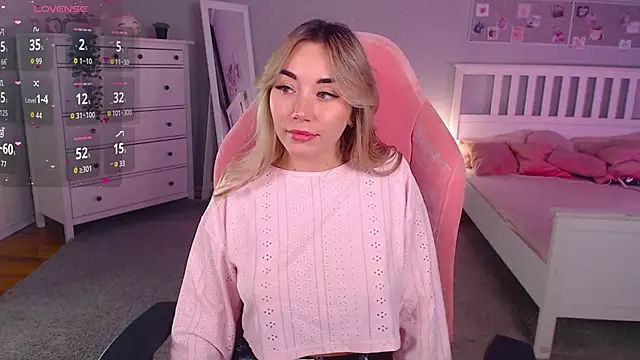 Snapshot of Rosie_Mac chatting on November 6, 2025, 1:09 am Rosie Mac online show from November 6, 2025, 1:09 am