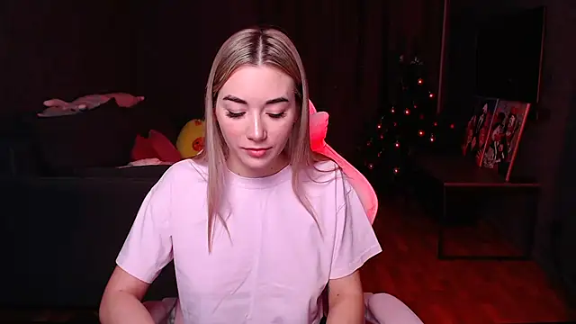 Snapshot of Rosie_Mac chatting on December 17, 2025, 2:16 am Rosie Mac online show from December 17, 2025, 2:16 am