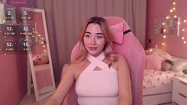 Snapshot of Rosie_Mac chatting on November 18, 2025, 1:10 am Rosie Mac online show from November 18, 2025, 1:10 am