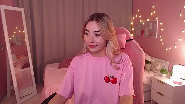 Snapshot of Rosie_Mac chatting on November 12, 2025, 1:10 am Rosie Mac online show from November 12, 2025, 1:10 am