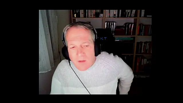 ChocolatMilka44 online show from November 3, 2025, 9:57 am