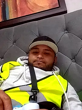 Snapshot of KARNEs24666 chatting on February 17, 2026, 5:54 pm KARNEs24666 online show from February 17, 2026, 5:54 pm