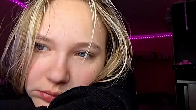 KarinRobertson online show from February 9, 2026, 5:22 pm