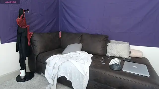 Snapshot of ChrisTinaBruce chatting on November 21, 2025, 4:39 pm ChrisTinaBruce online show from November 21, 2025, 4:39 pm