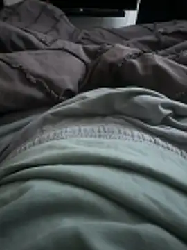 adamblunt59 online show from April 8, 2026, 11:28 pm