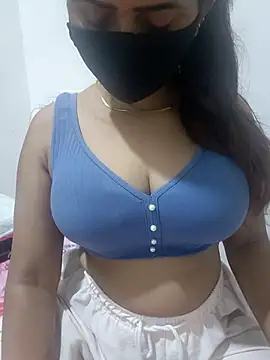 Aarti909090 online show from July 3, 2026, 5:08 pm