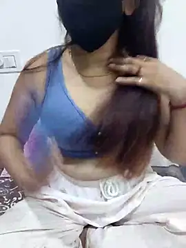 Aarti909090 online show from June 9, 2026, 2:40 pm