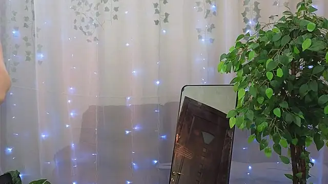 Snapshot of Mila_wxw chatting on November 10, 2025, 12:10 pm Mila wxw online show from November 10, 2025, 12:10 pm