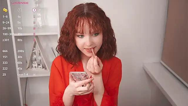 Snapshot of MaisieStarlight chatting on February 1, 2026, 5:44 pm MaisieStarlight online show from February 1, 2026, 5:44 pm