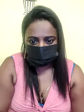 tam-queen1 online show from November 12, 2025, 7:12 am