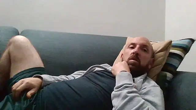 Snapshot of luca_beech88 chatting on May 20, 2026, 5:54 pm luca beech88 online show from May 20, 2026, 5:54 pm