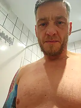 tom tom83 online show from November 4, 2025, 11:52 pm