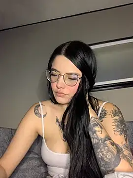 Snapshot of Naomii2 chatting on November 4, 2025, 12:25 am Naomii2 online show from November 4, 2025, 12:25 am