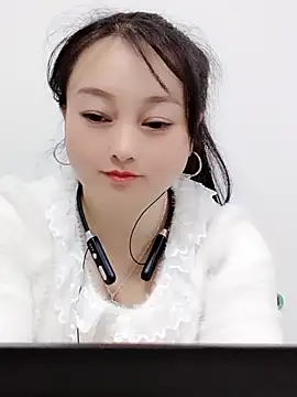 Alice-Baby520 online show from November 3, 2025, 5:45 am