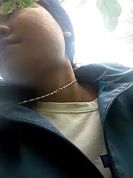 buom-xinh online show from November 4, 2025, 1:31 am