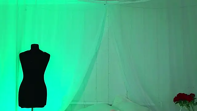 WICKEDEMBER online show from November 7, 2025, 2:49 am