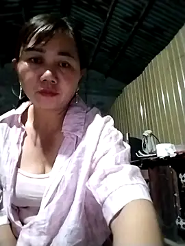 Snapshot of be-yeu chatting on November 7, 2025, 10:42 am be-yeu online show from November 7, 2025, 10:42 am