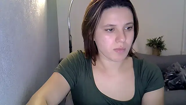 KiraHoney online show from December 3, 2025, 9:14 pm