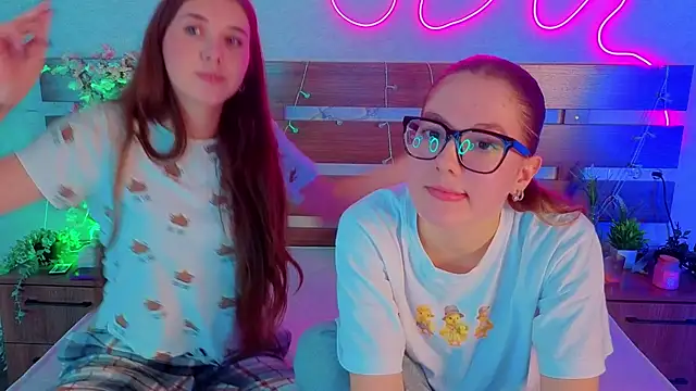 Snapshot of MargaretMorris chatting on December 15, 2025, 12:44 pm MargaretMorris online show from December 15, 2025, 12:44 pm