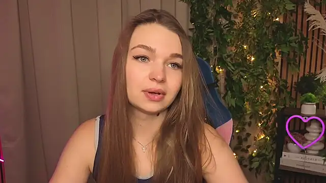 Snapshot of MaryHamilton chatting on November 26, 2025, 2:17 pm MaryHamilton online show from November 26, 2025, 2:17 pm