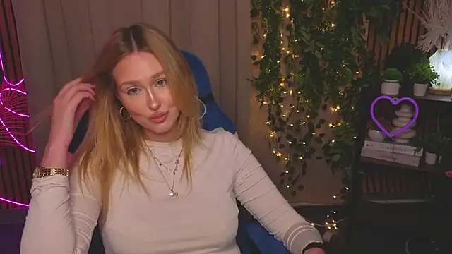 Snapshot of VickieHubbard chatting on December 18, 2025, 10:30 am VickieHubbard online show from December 18, 2025, 10:30 am