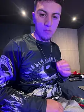 Snapshot of MiluandMIke chatting on February 3, 2026, 6:22 am MiluandMIke online show from February 3, 2026, 6:22 am