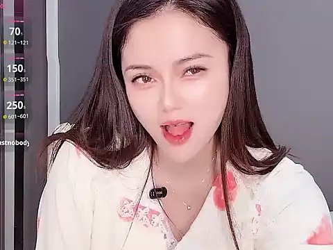 Snapshot of Yesenia- chatting on November 19, 2025, 1:44 pm Yesenia- online show from November 19, 2025, 1:44 pm