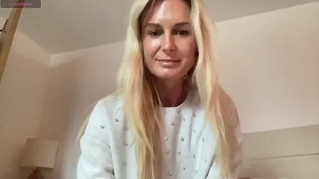 Alexis Newick online show from November 6, 2025, 3:27 pm