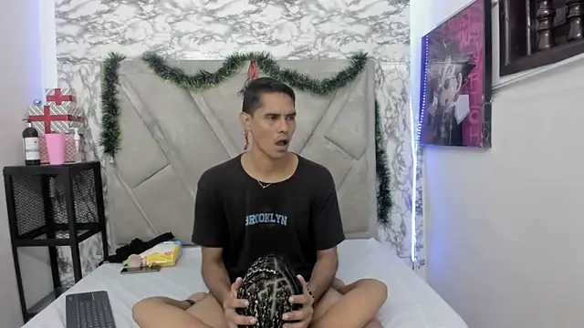 Snapshot of KiraFox1 chatting on December 18, 2025, 7:50 pm KiraFox1 online show from December 18, 2025, 7:50 pm