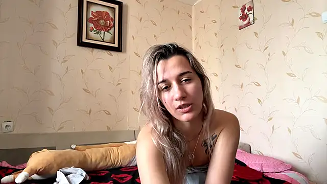 Snapshot of Auroragin chatting on November 8, 2025, 10:52 am Auroragin online show from November 8, 2025, 10:52 am