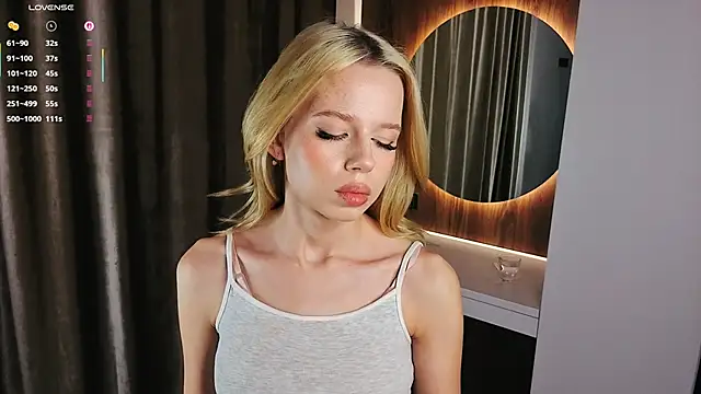 DorisCandelario online show from November 30, 2025, 3:13 pm