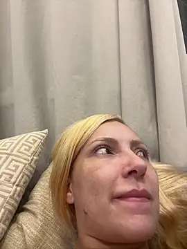 melisboa online show from February 15, 2026, 4:35 am