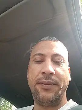 Arrombador20 online show from April 16, 2026, 4:19 pm