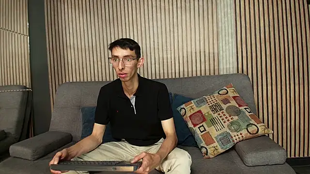 ZyroNight online show from November 13, 2025, 11:30 pm