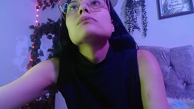 Snapshot of valkiry_ chatting on February 20, 2026, 10:22 pm valkiry online show from February 20, 2026, 10:22 pm